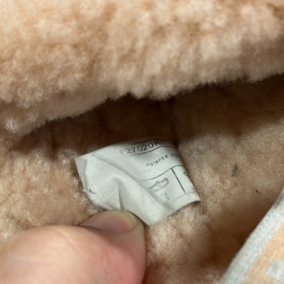 UGG Fluff Yeah platform slippers light peach size 11โ - Picture 8 of 10